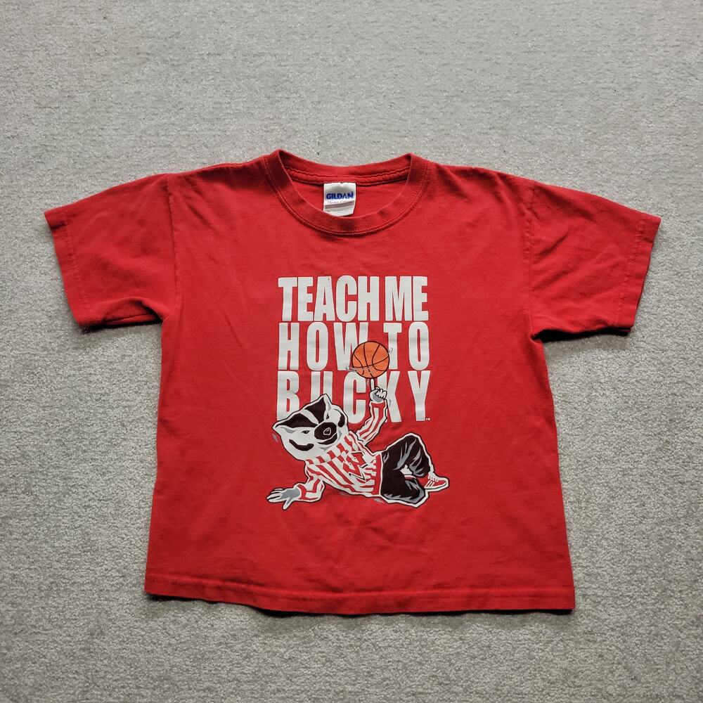 Wisconsin Badgers Bucky Basketball T Shirt Youth Small Red Gildan NCAA